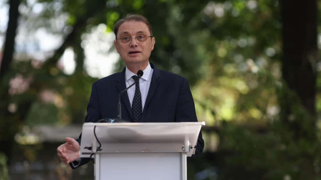 Guvernul Niculescu a trecut