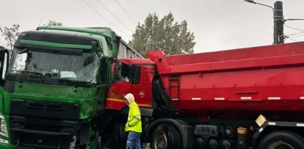 Accident între două mașini de mare tonaj, la Jupânești