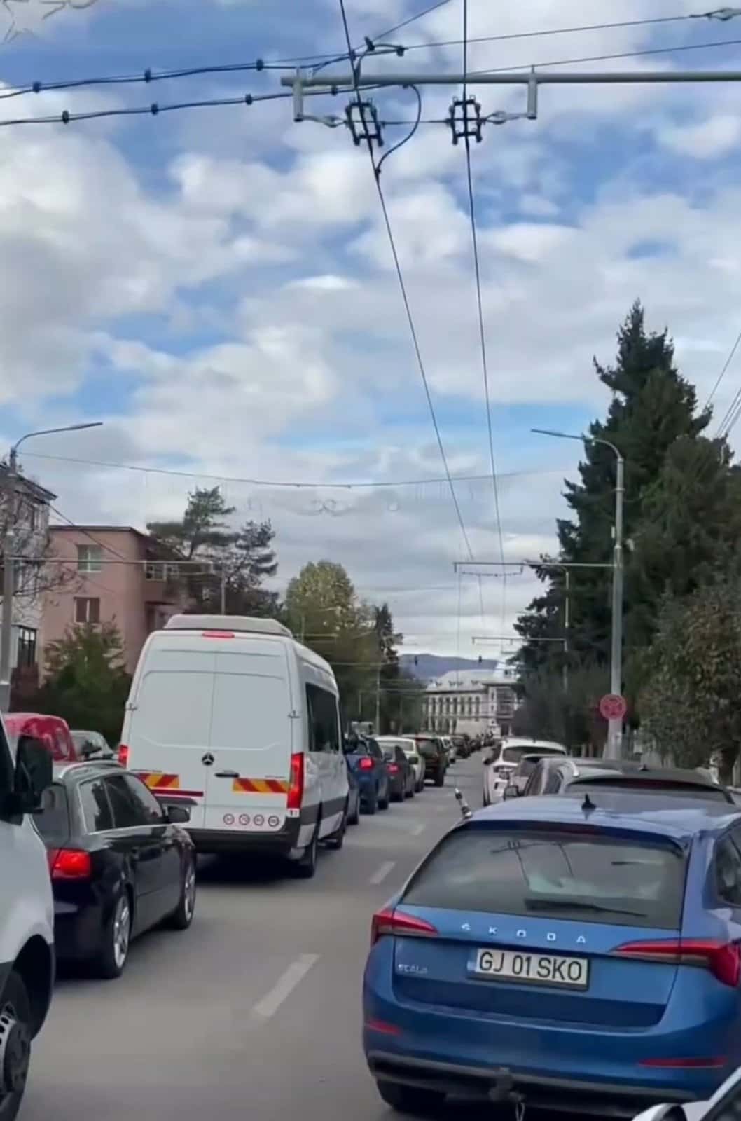 VIDEO: Trafic paralizat în centrul municipiului Târgu Jiu